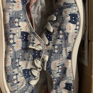 Bobs by sketchers cat print
